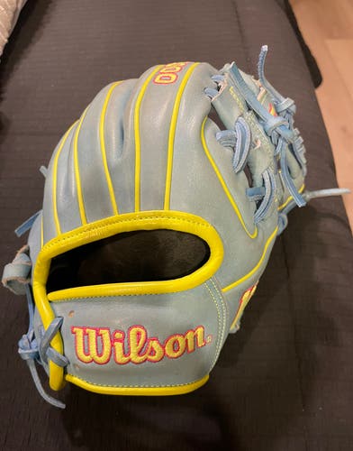 Wilson A2000 1786 RH Infield Baseball Glove 11.5" REALLY GOOD CONDITION still not fully broken in.