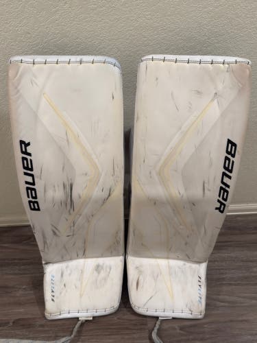 Large 2025 Bauer FlyLite Goalie Leg Pads (Used)