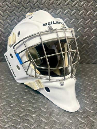 S23 Bauer Profile 950 Senior Certified Medium White Goalie Mask (Used)