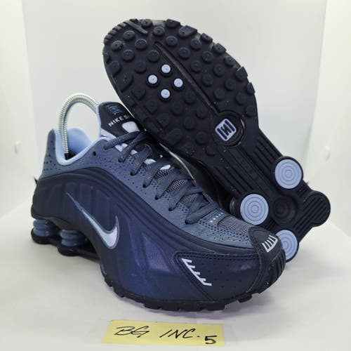 Nike Shox R4 (GS) Shoes Obsidian / Aluminum IM6973-451 / Size 5 Youth NEW