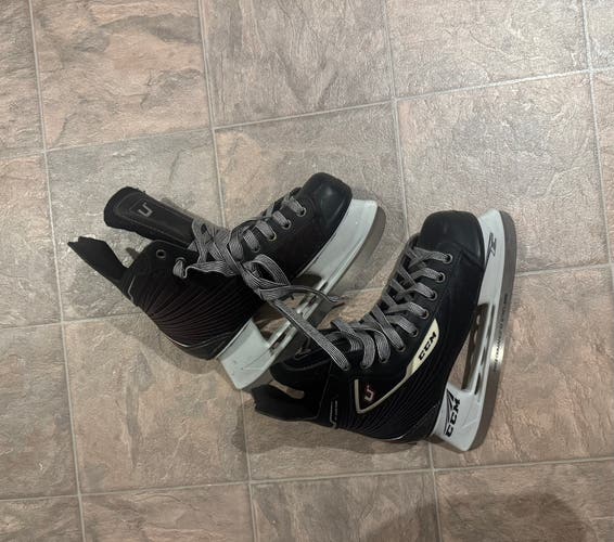 CCM Hockey Skates Regular Width - Intermediate Size 6.5