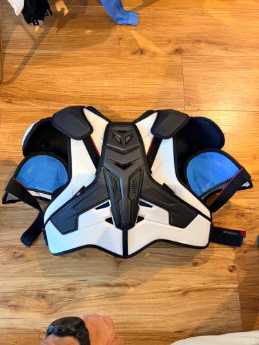 Large Senior CCM Jetspeed FT8 Pro Shoulder Pads (Used)