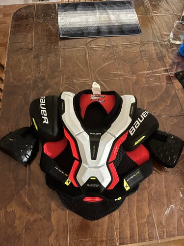 Large Intermediate Bauer Vapor Hyperlite Shoulder Pads (New)