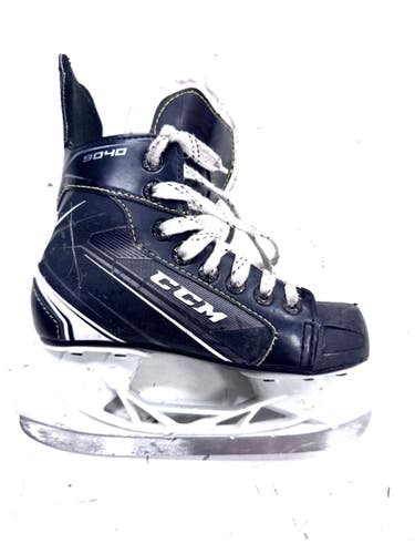 Used CCM 9040 Junior Hockey Skate Junior 01 11860-S000314873