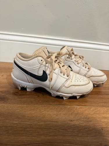 White Kid's 4.5Y (Big Kids / Youth) Youth Nike Air Jordan Low Top Molded Cleats (Used)