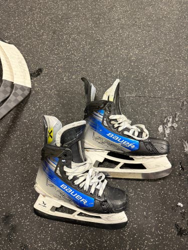 2023 Bauer Vapor Hyperlite 2 Hockey Skates 5 (Used)