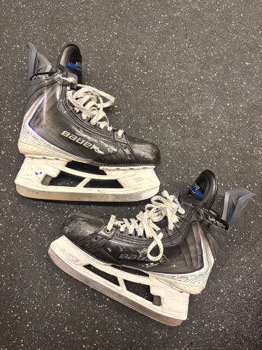 Black 2025 Bauer Vapor Flylite Hockey Skates Regular Width Pro Stock 9.5 (Used)