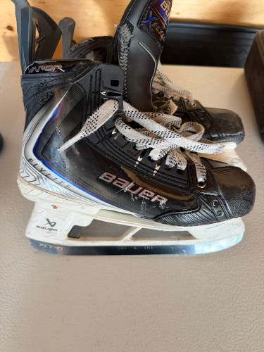 Black 2025 Bauer Vapor Flylite Hockey Skates Regular Width Size 4.5 (Used)