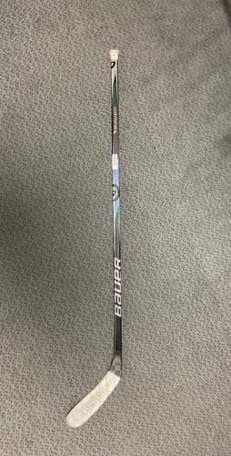 Used Bauer PROTO 2 Junior One Pce Right Grip 30 Flex 11855-S000209202