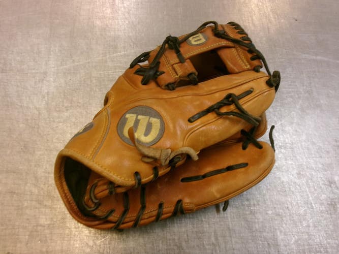 Used Wilson A2000 BB/SB Glove RH Throw Brown 11 1/2" 11339-S000206413
