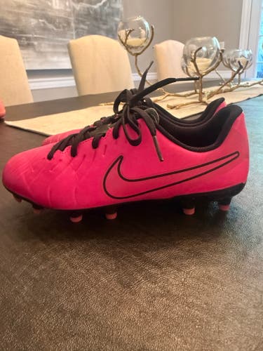 Pink 3Y (Big Kids / Youth) Nike Nike Tiempo Legend 10 Elite Turf Cleats Cleats (Used)