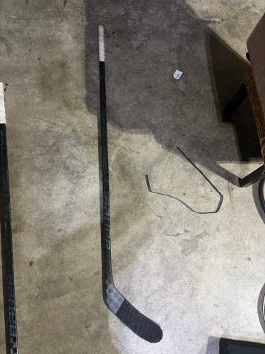 Senior Bauer Vapor Hyperlite 2 Left Hand Hockey Stick P28M 65 Flex (Used)