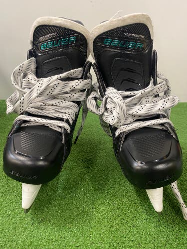 Junior Bauer Supreme Fuse Hockey Skates Size 3.5 (New)