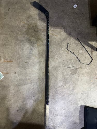 Intermediate Bauer Twitch Left Hand Hockey Stick P28 65 Flex (New)