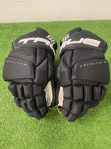 Senior True Catalyst 9x Gloves 14" Pro Stock (Used)