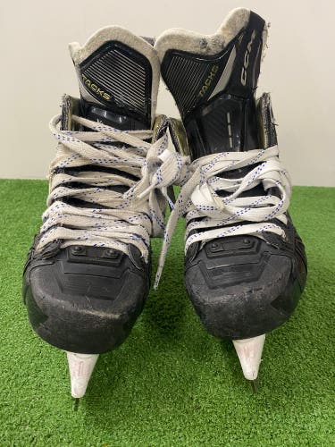Intermediate CCM AS-V Hockey Skates Size 5 (Used)