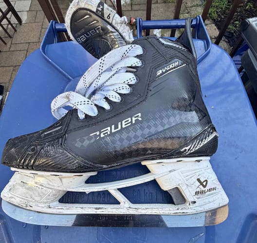 2024 Bauer Supreme Shadow Hockey Skates 9 (Used)