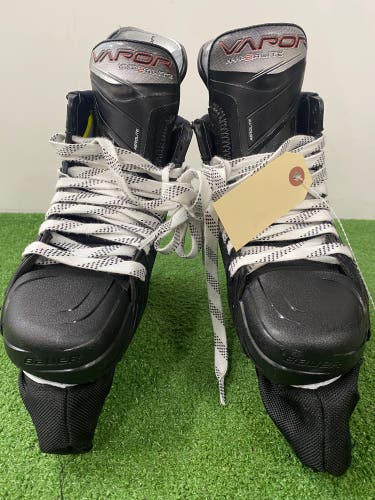 Intermediate Bauer Vapor Hyperlite 2 Hockey Skates Size 4 (New)