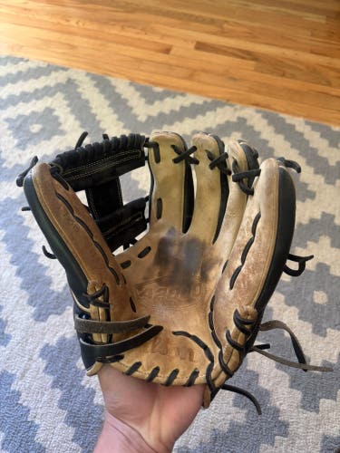 Wilson A2000 RH Infield Baseball Glove 11.5" (Used)