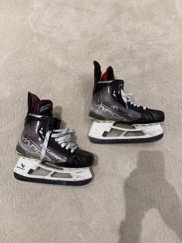 Bauer Vapor Hyperlite Hockey Skates 6.5 Fit 2 (Used)