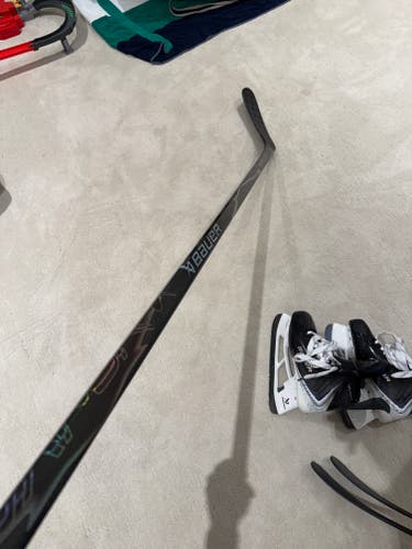 Intermediate Bauer 2025 Vapor Flylite Left Hand Hockey Stick P90TM 65 Flex Black Graphic (Used)
