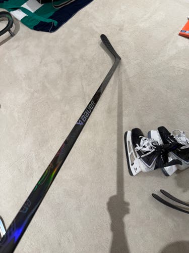 Intermediate Bauer Vapor Flylite Left Hand Hockey Stick BENN CURVE 65 Flex Black Graphic (Used)