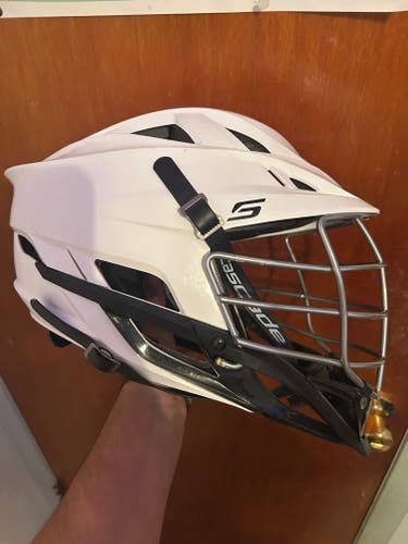 White Cascade S Helmet