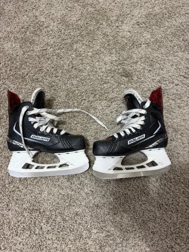 Bauer Vapor XLTX Pro Hockey Skates Regular Width Size 2.5 (Used)
