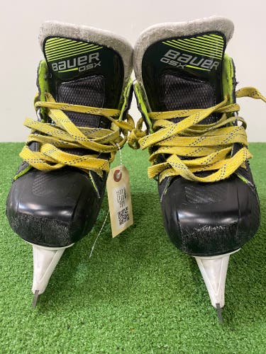 Junior Bauer GSX Hockey Goalie Skates Extra Wide Width Size 3.5 (Used)