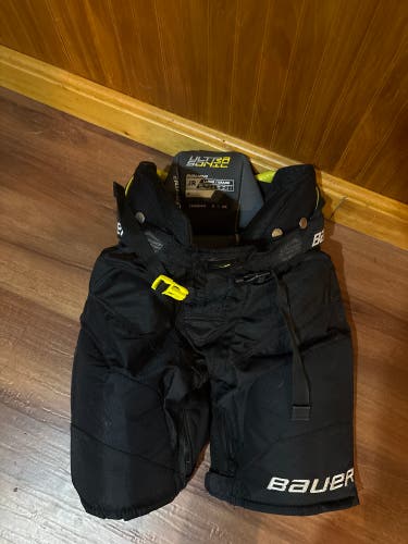 Junior Large Bauer Supreme Ultrasonic Hockey Pants (Used)