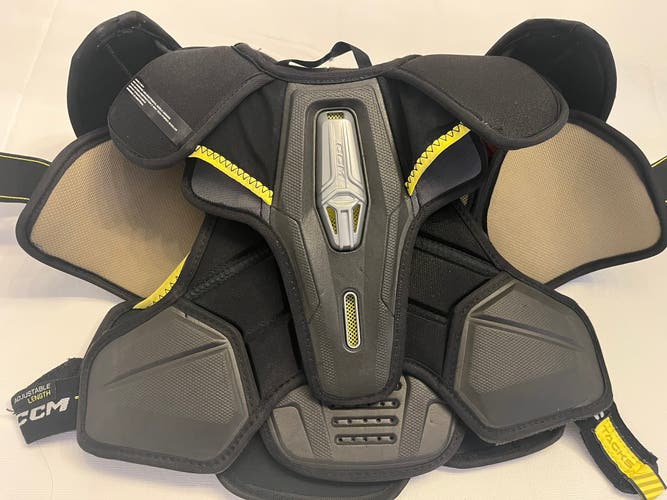 Medium Junior CCM Tacks AS-V Shoulder Pads (Used)