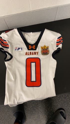 White Small Men's Under Armour Jersey (Used)
