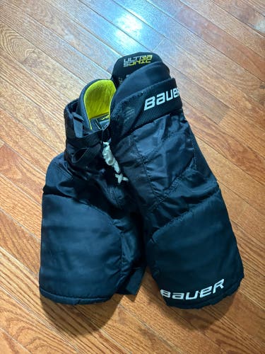 Youth Large Bauer Supreme Ultrasonic Hockey Pants (Used)