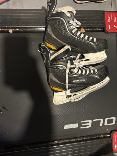 Bauer Hockey Skates 10 (Used)