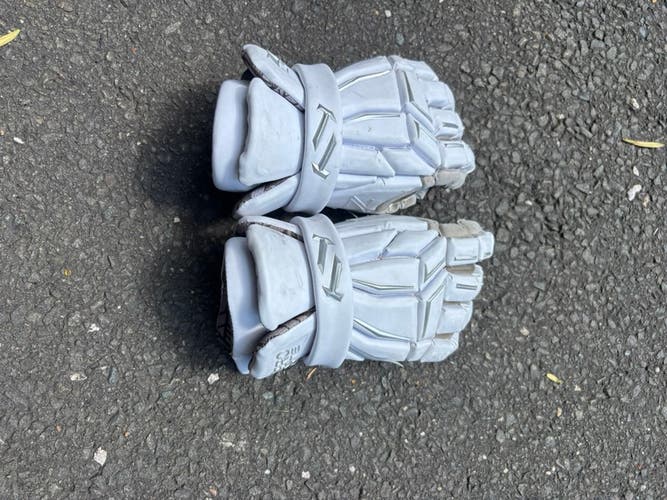 True Zerolyte Lacrosse Gloves (Used)