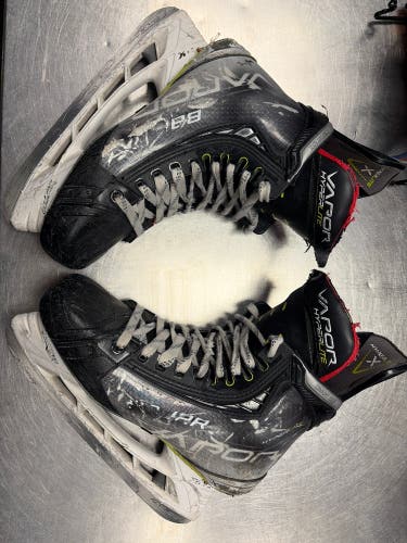 2021 Bauer Vapor Hyperlite Hockey Skates 8 (Used)