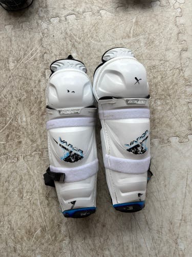 Intermediate Bauer Vapor Flylite 14" Shin Pads (Used)