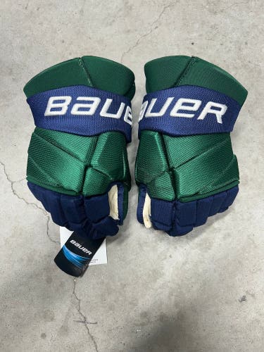 15” Bauer Vapor 2x Pro Gloves NCAA Pro Stock (New)