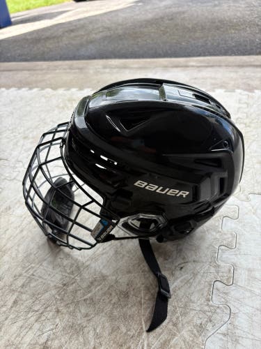 Small Bauer Re-Akt 155 Helmet (Used)
