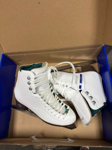 Riedell Figure Skates B Junior 3 (New)