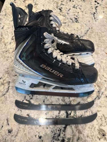 2025 Bauer Vapor Flylite Hockey Skates Size 5.5 (Used)