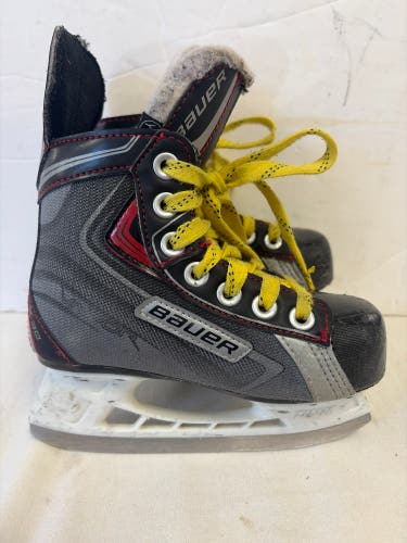 Black Bauer Vapor X30 Hockey Skates Regular Width 10 (Used)