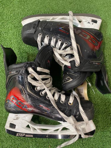 Junior CCM JetSpeed FT8 Pro Hockey Skates | Size 3.5 (Used)