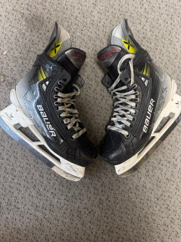 Bauer Vapor Hyperlite 2 Hockey Skates Size 4 (New)