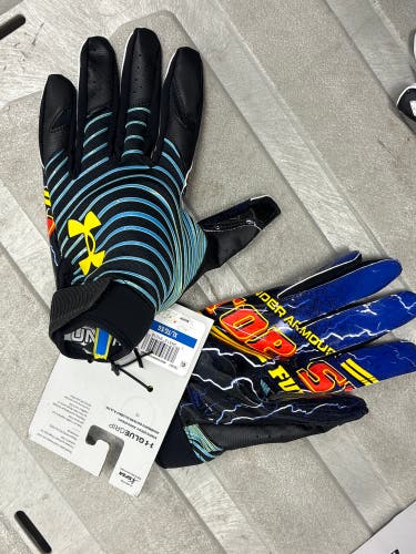 XL Adult Under Armour Gloves (New)