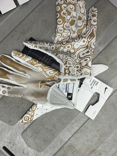 Large Adult Nike Gloves (New)