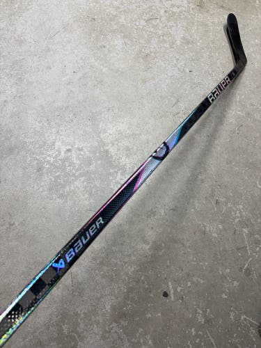 82 Flex P28M Senior Bauer Proto2 Left Hand Hockey Stick Pro Stock (Used)