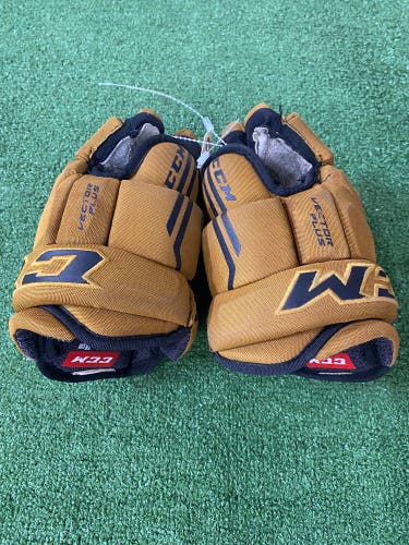 Junior CCM Tacks Vector Plus Gloves 11" (Used)