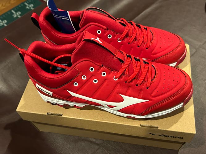 Red Men's Size M 7.0 (W 8.0) Adult Mizuno Ambition Low Top Metal (New)