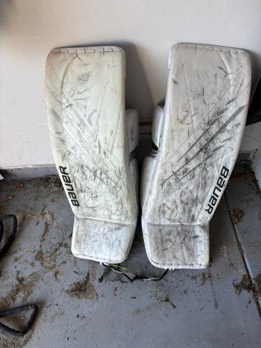 35" Bauer Hyperlite Goalie Leg Pads (Used)